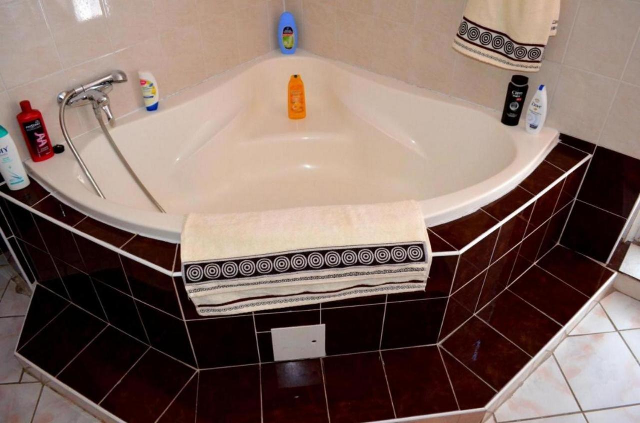Chalupa Riviera A Apartmany Riviera - Liptov Besenova ルジョムベロク エクステリア 写真