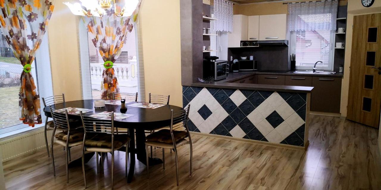 Chalupa Riviera A Apartmany Riviera - Liptov Besenova ルジョムベロク エクステリア 写真
